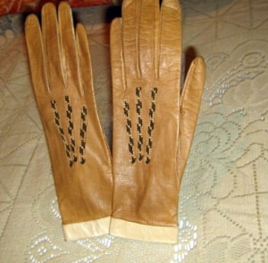 vintage 30s leather tan gloves unworn